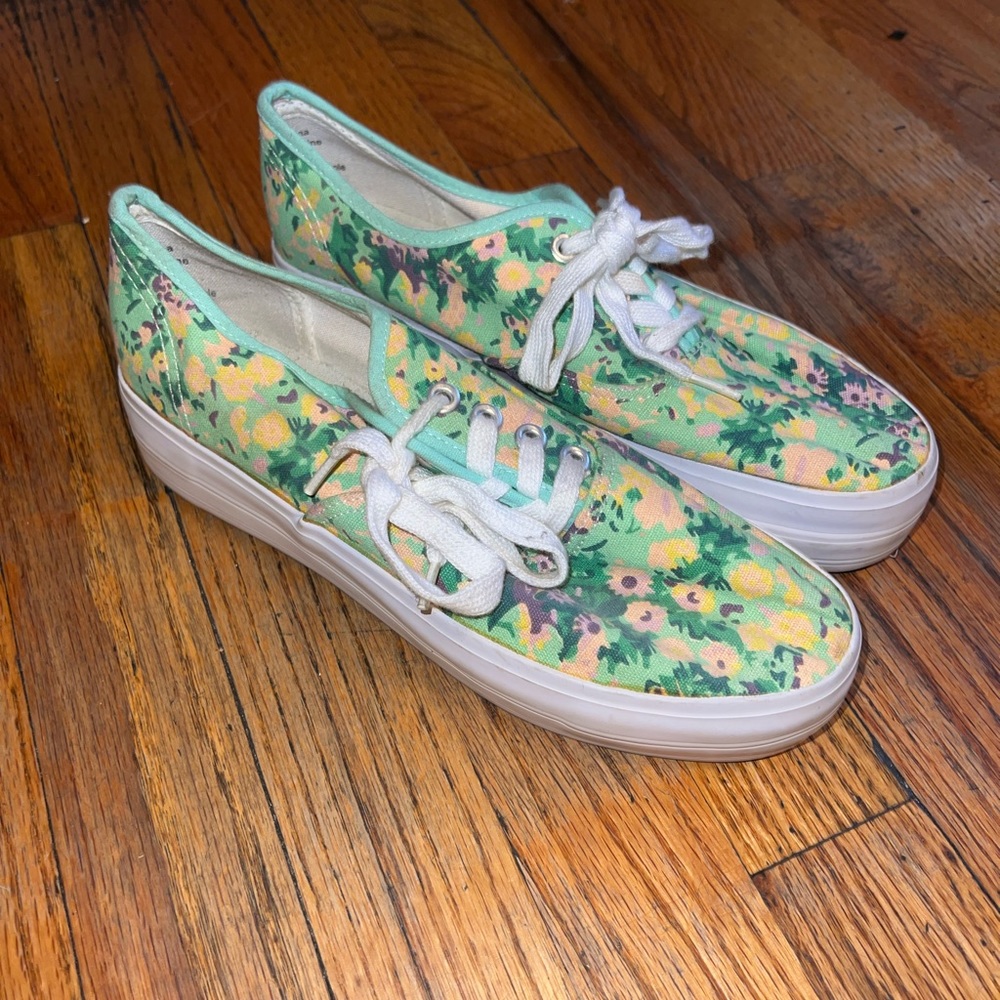 Platform BDG flower shoes size 8